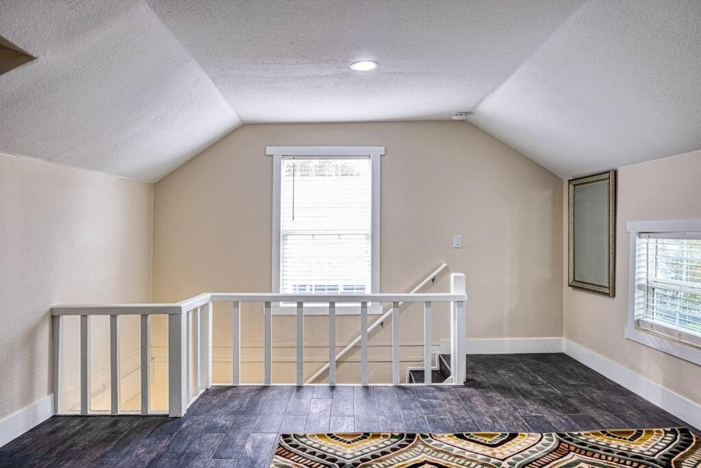 Вилла 4Br Victorian Walk To Uc Davis & Shriner Med Cen Сакраменто Экстерьер фото