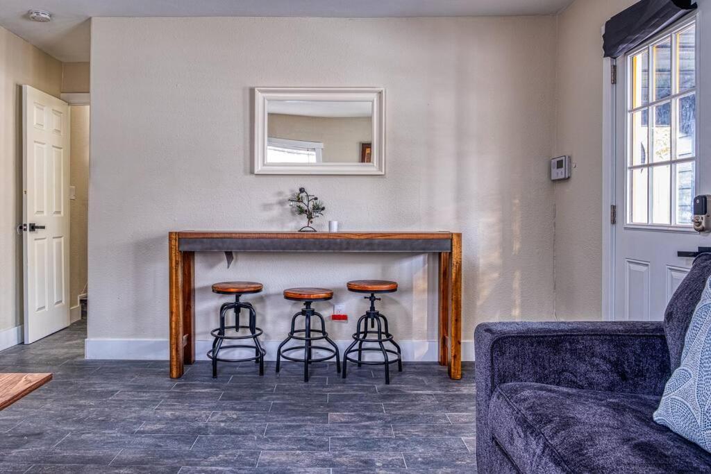 Вилла 4Br Victorian Walk To Uc Davis & Shriner Med Cen Сакраменто Экстерьер фото