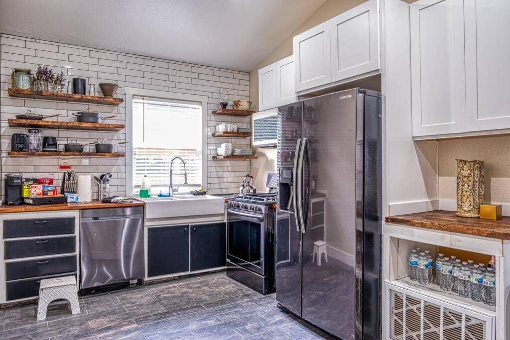 Вилла 4Br Victorian Walk To Uc Davis & Shriner Med Cen Сакраменто Экстерьер фото